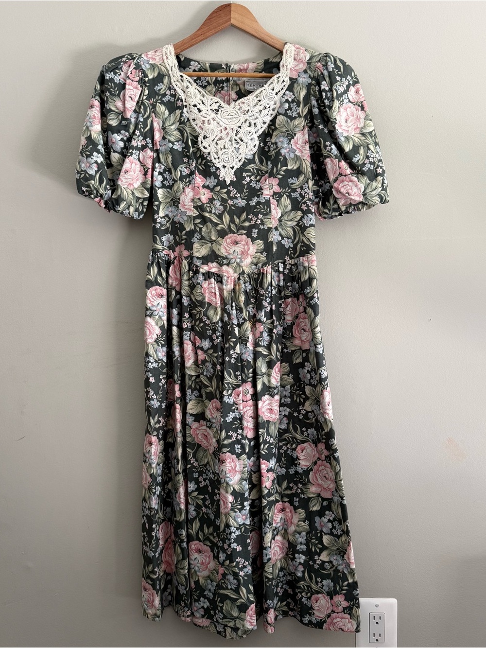 Vintage Cottagecore Floral Lace-Trim Puff Sleeve Midi Dress in Dark Green Small - Picture 2 of 8